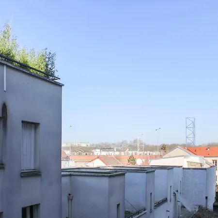 Spacious T4 With Parking Near Paris Apartment