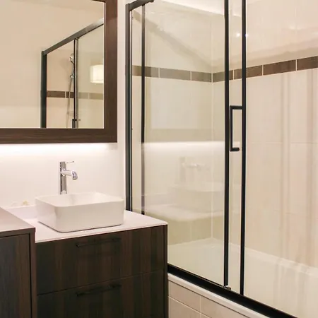 Spacious T4 With Parking Near Paris Apartment *