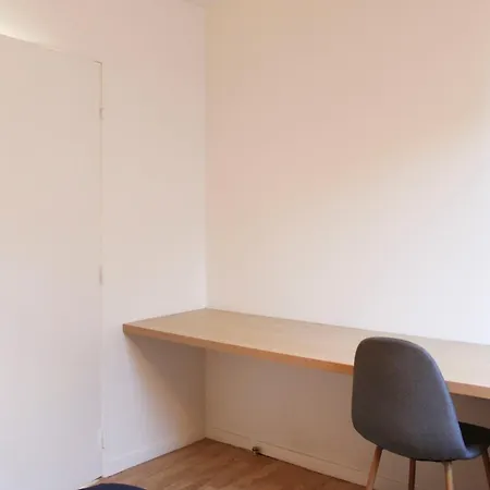 Spacious T4 With Parking Near Paris Apartment