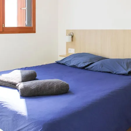 Spacious T4 With Parking Near Paris Apartment