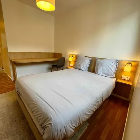 Spacious T4 With Parking Near Paris Apartment *