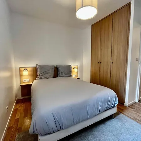 Spacious T4 With Parking Near Paris *